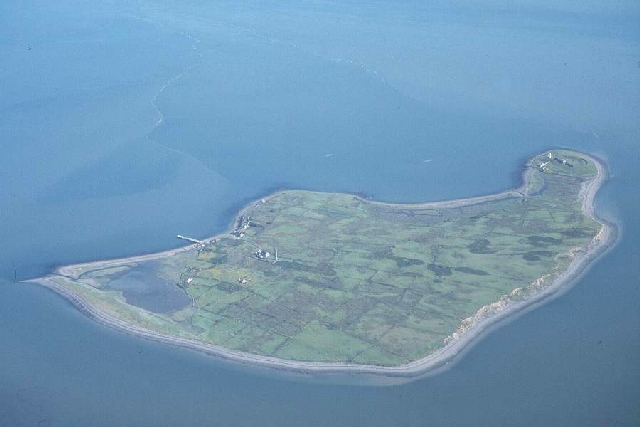 File:Scattery Island from the air - geograph.org.uk - 594050.jpg