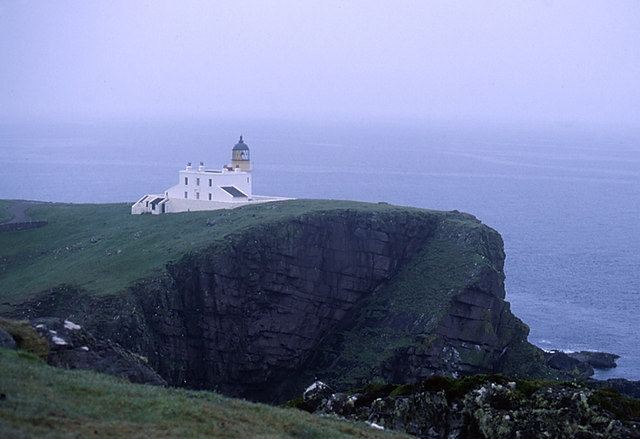 File:Sea cliffs north of Stoer Lighthouse - geograph.org.uk - 878049.jpg