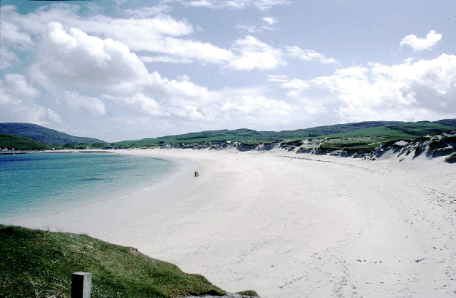 File:White sands of Vatersay Bay, Vatersay. - geograph.org.uk - 75643.jpg