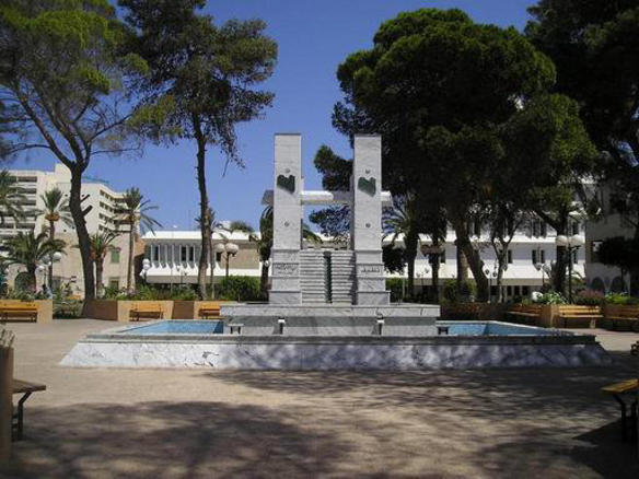 File:Misurata (Libia) - fontana.jpg