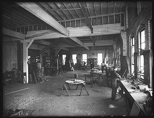 File:Hoffman Carriage Co, Seattle, ca 1905 (MOHAI 2041).jpg