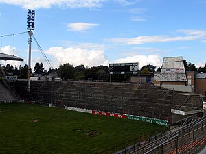 Die leere Nordkurve am Bökelberg im Oktober 2005