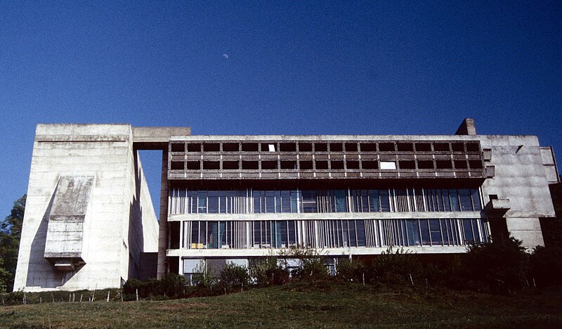 Datei:Kloster la Tourette von Westen. 1997.jpg