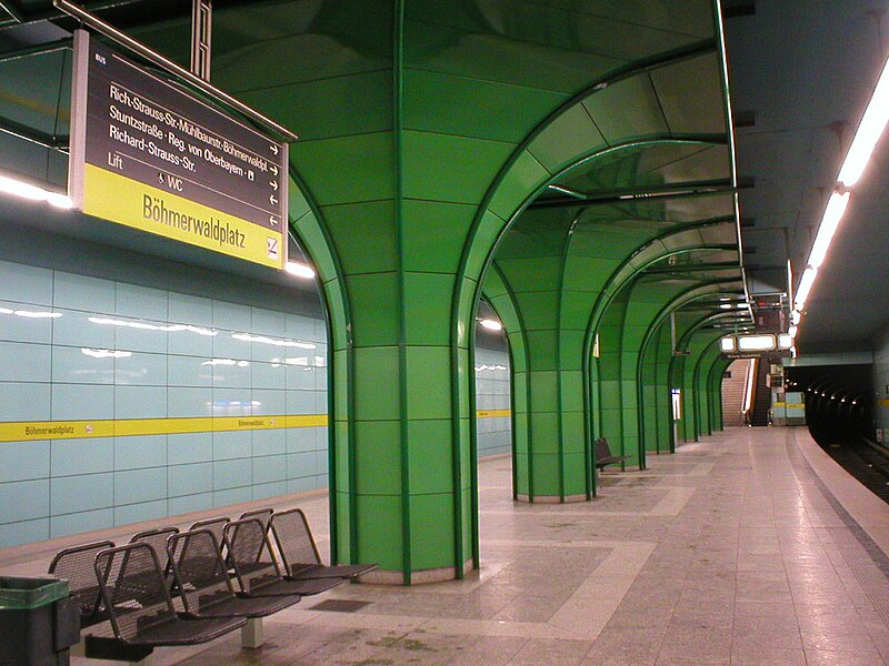 File:Munich U-Bahn Boehmerwaldplatz.jpg