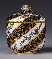 Sèvres sucrier and cover – sugar pot, Bouret shape – c. 1770