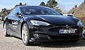 Fan fuarn sjocht di Tesla gaar ek sa gurt üt üs sin Bensiinkoleegen fan Mercedes.