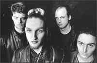 מד סיזן, 1995, מימין לשמאל: מייק מק'ריידי, ג'ון בייקר סאונדרס, ליין סטאלי, בארט מרטין