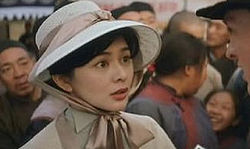 Yi szerepében Rosamund Kwan