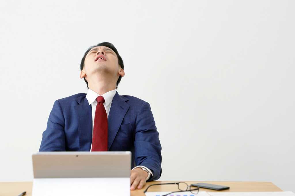 japan_frustrated-man-laptop-business