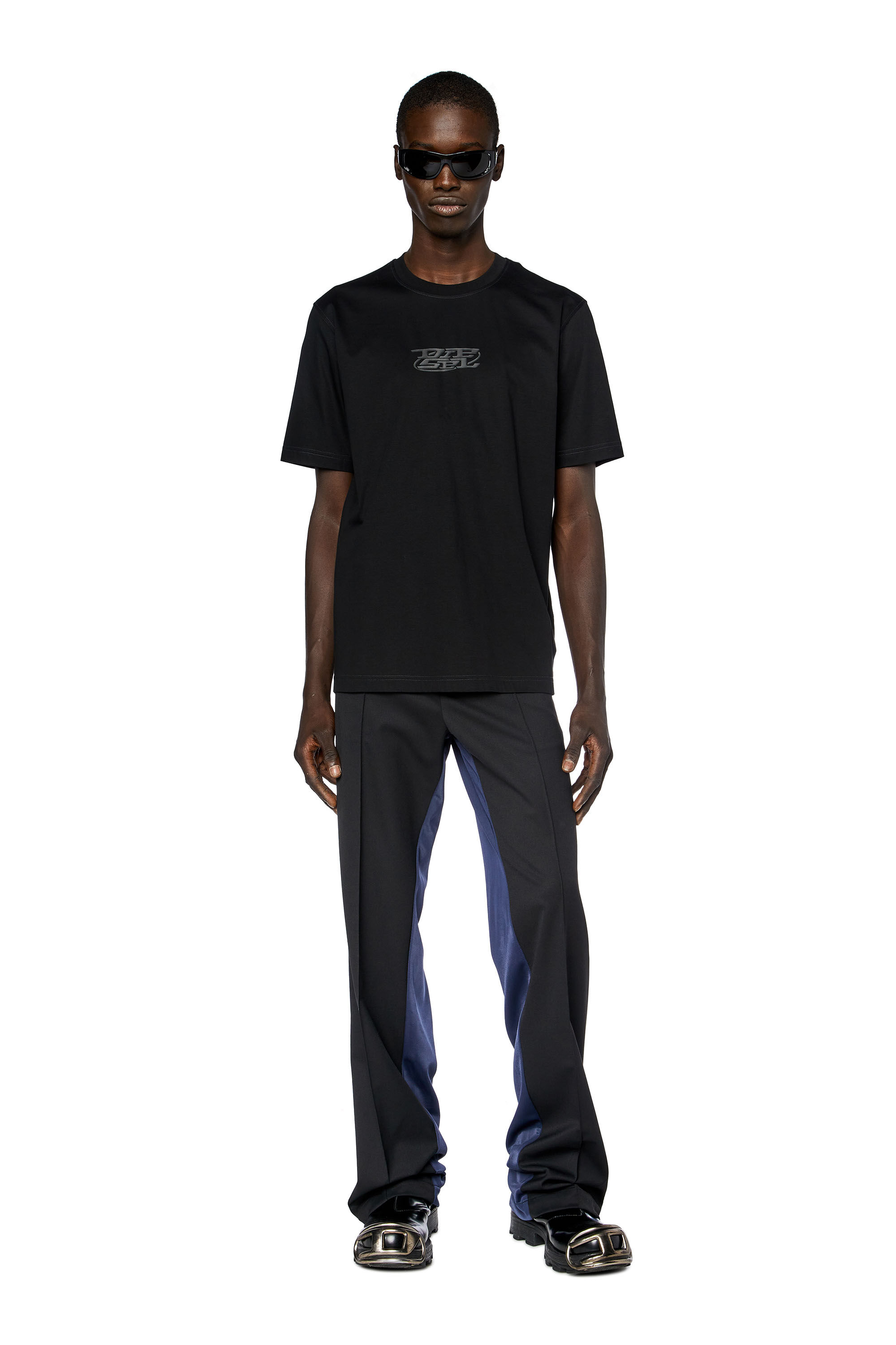 Diesel - T-MUST-SLITS-N, Male Tシャツ in ブラック - Image 1