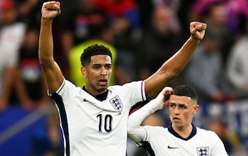 Jude Bellingham celebrates his goal against Serbia with Phil Foden in the background