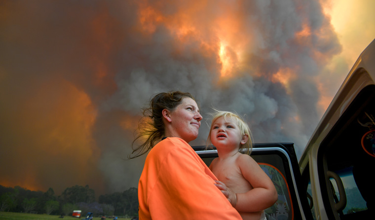 Mother and child in bushfire