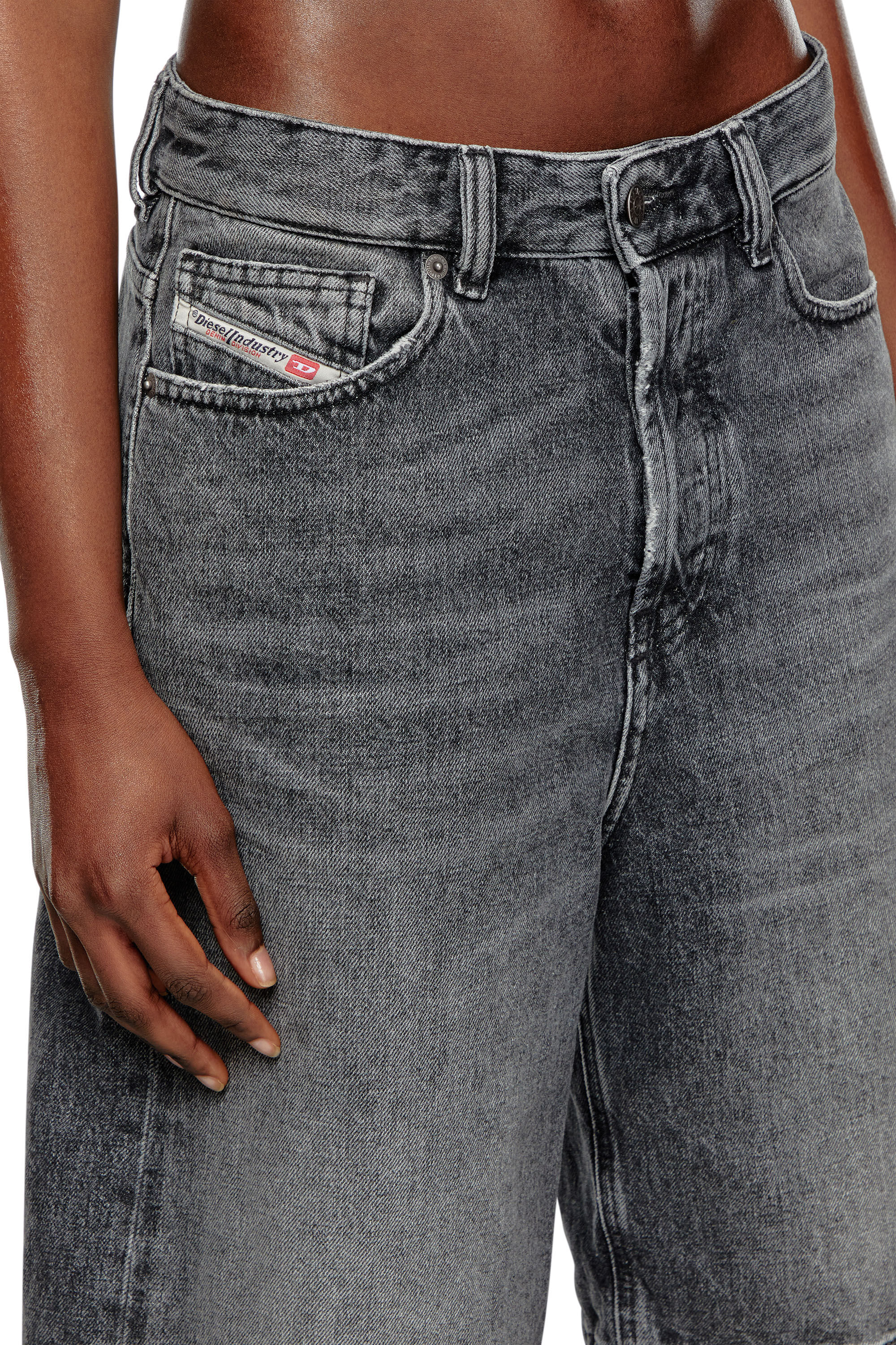 Diesel - DE-SIRE-SHORT, Woman's Shorts in clean-wash denim in Black - 5