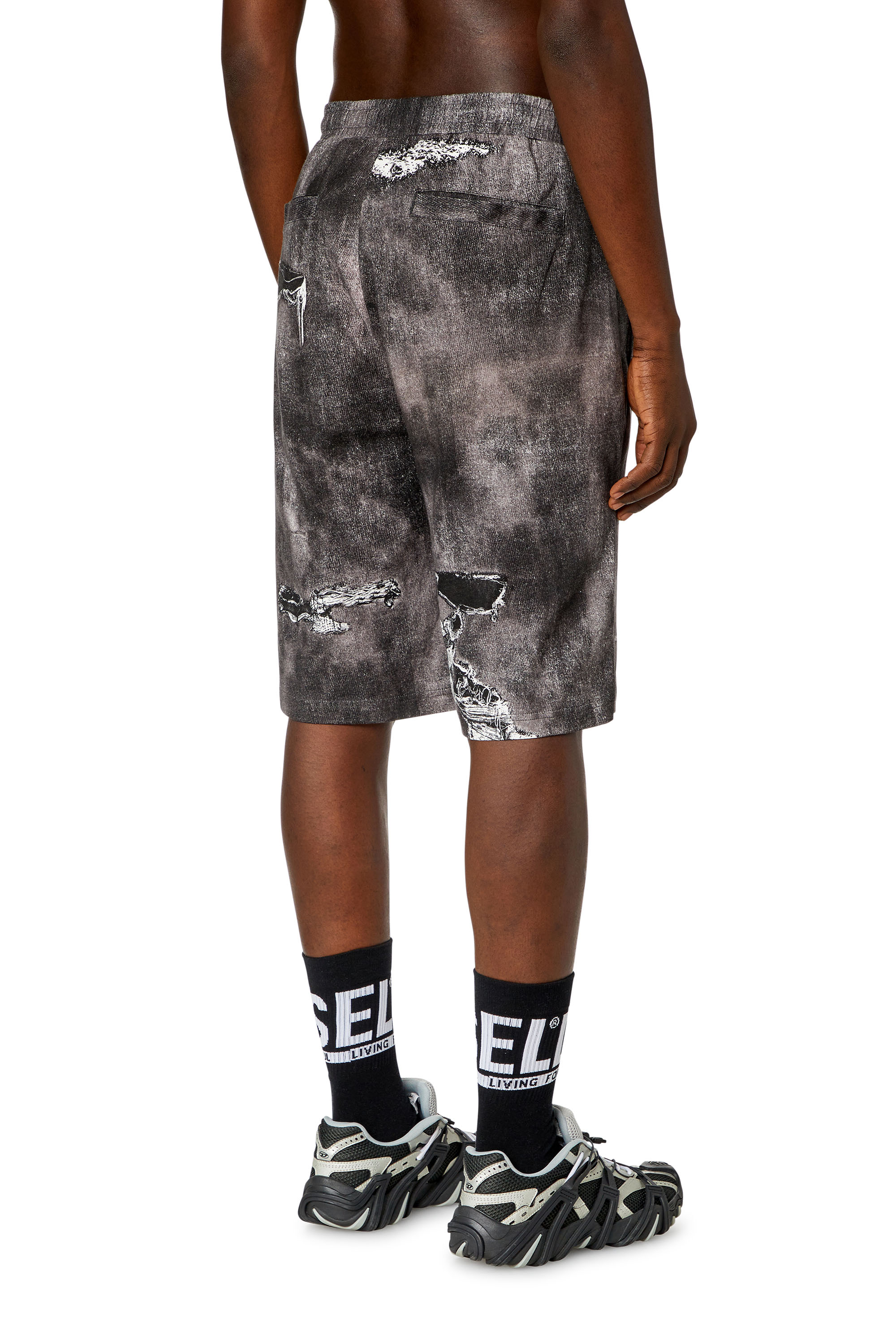 Diesel - P-STON-SHORT, Herren Shorts aus Jersey mit Denim-Print in Schwarz - Image 4