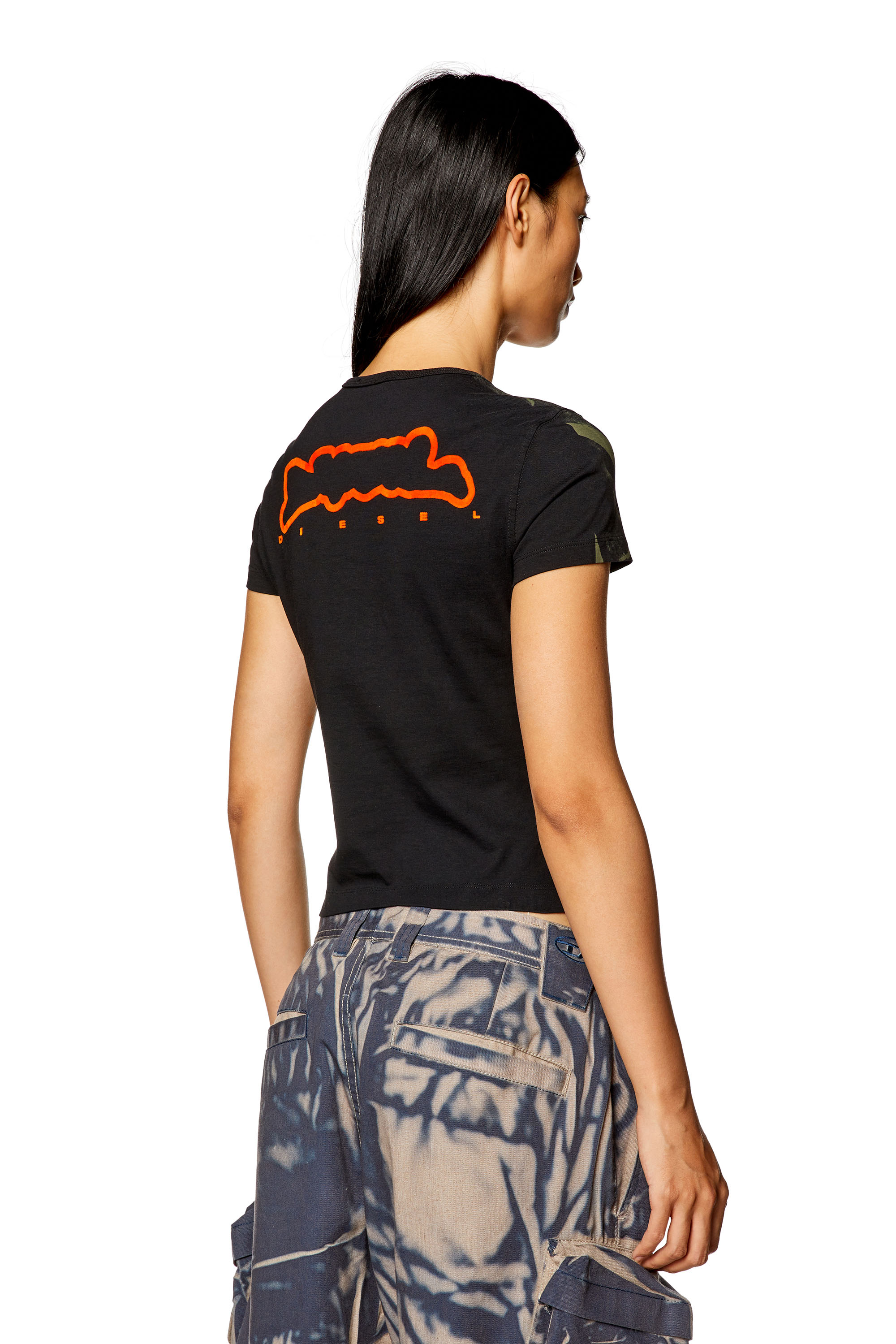 Diesel - T-UNCUTIE-LONG-N5, Damen T-Shirt mit Knitter-Effekt-Print in Bunt - Image 4