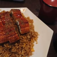 「紅虎餃子房」の「鰻チャーハン」