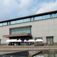 真夏の暑さが残る上野公園は人があふれていた　　その2　　東京国立博物館平成館で神護寺展を観た