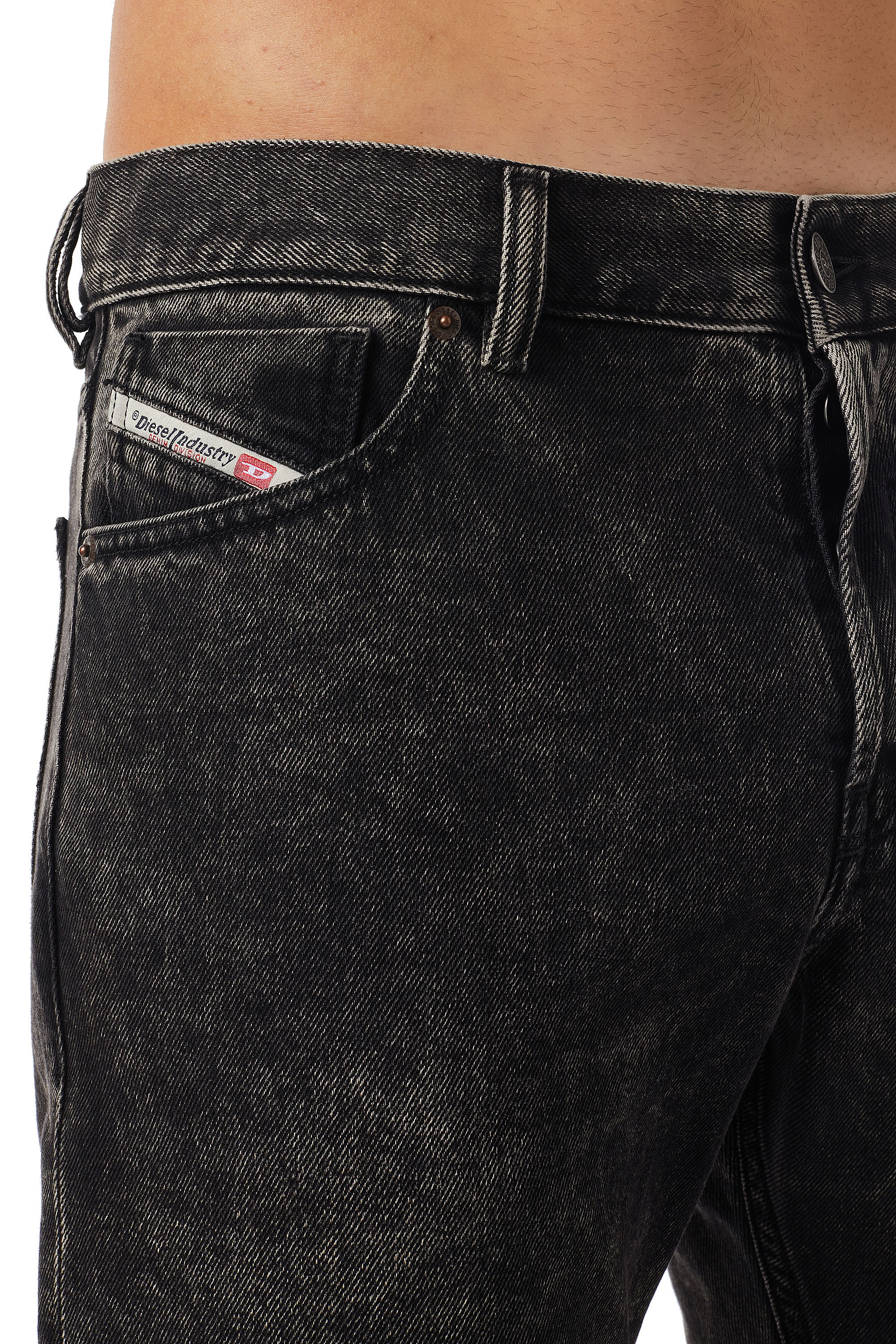 Diesel - Regular Jeans 1995 D-Sark 09B87, Male's Regular Jeans - 1995 D-Sark in Black/Dark Grey - 7