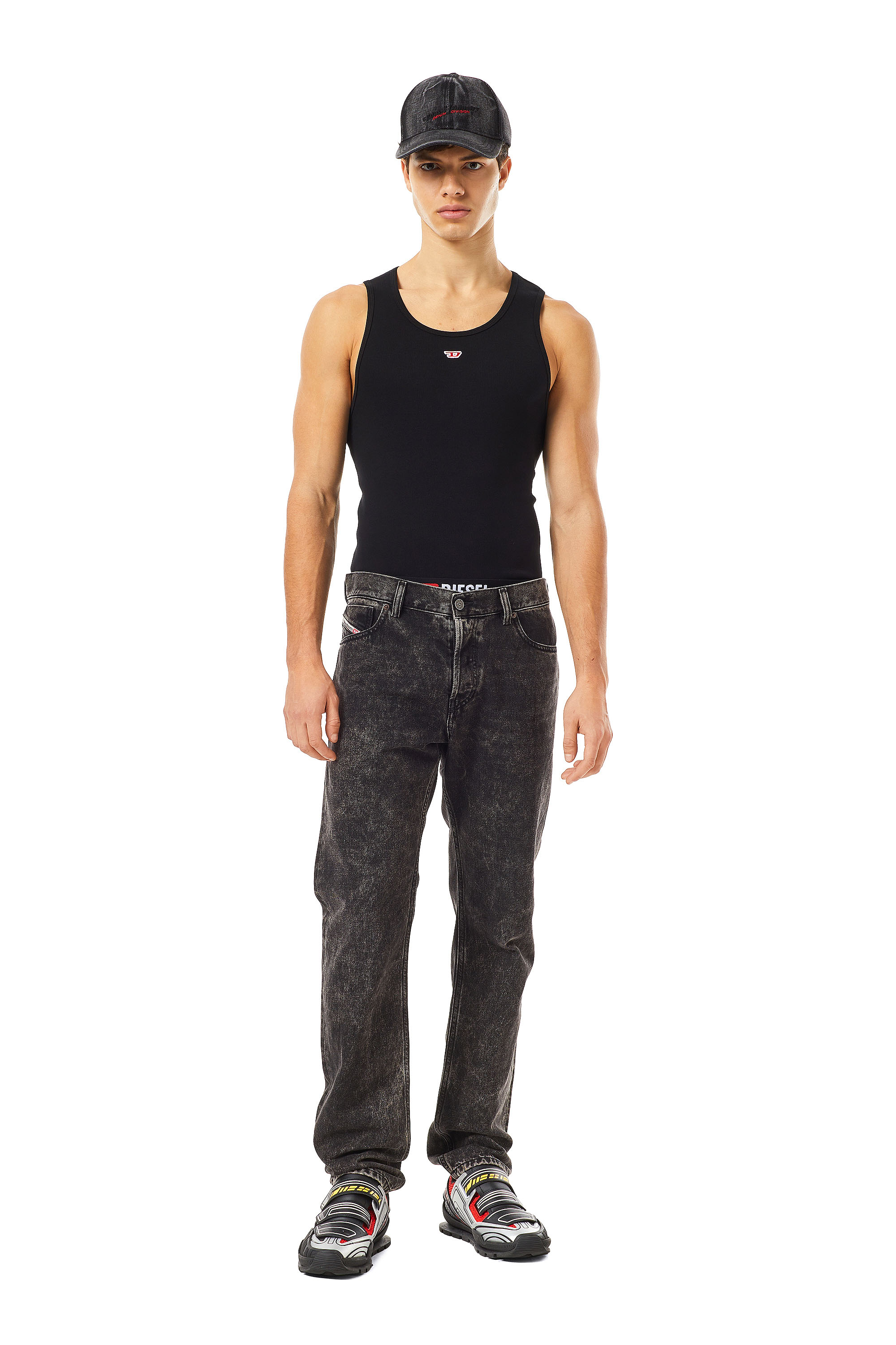 Diesel - Regular Jeans 1995 D-Sark 09B87, Male's Regular Jeans - 1995 D-Sark in Black/Dark Grey - 2