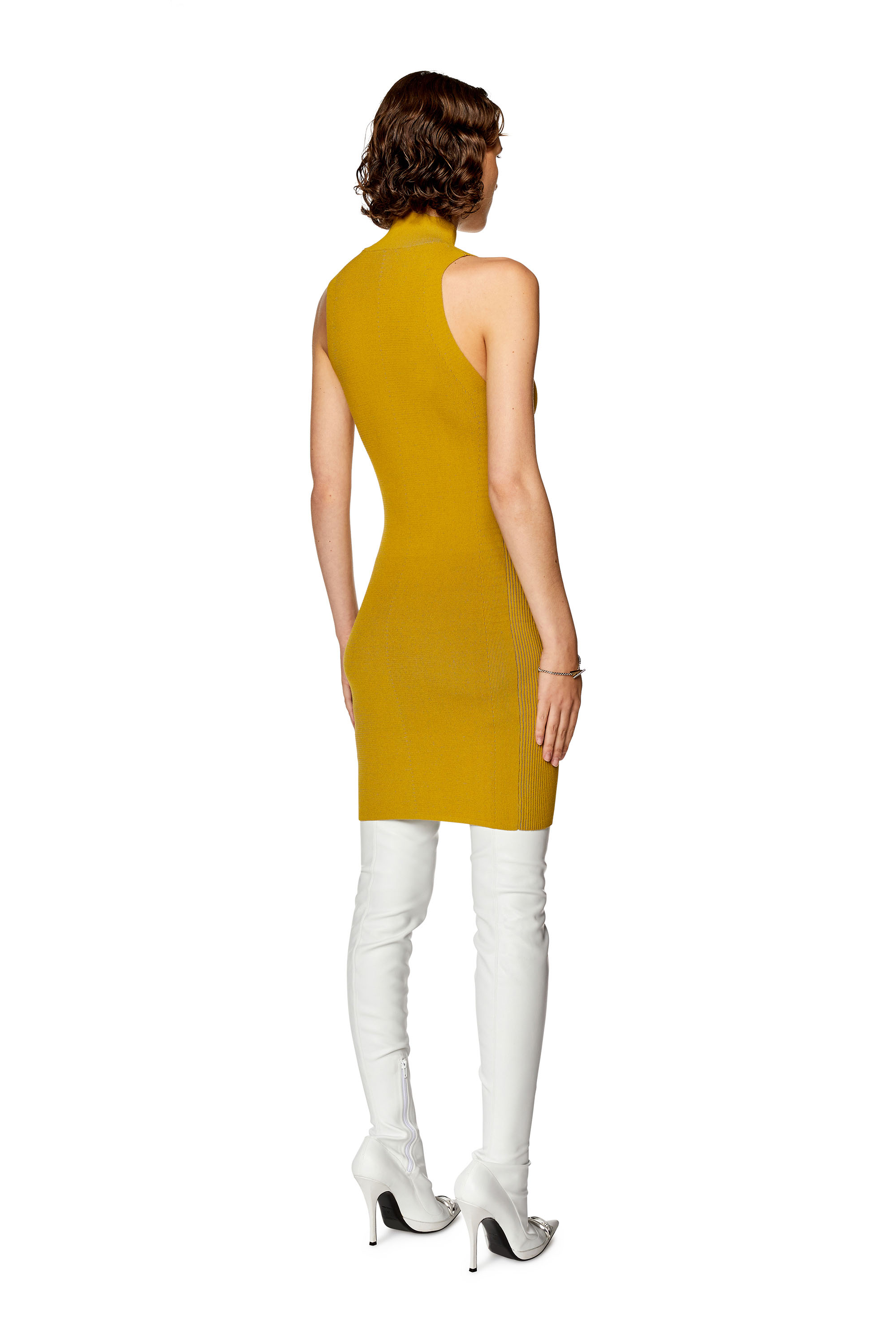 Diesel - M-ONERVA, Damen Cutout-Mini-Kleid mit Logo-Plakette in Gelb - Image 2