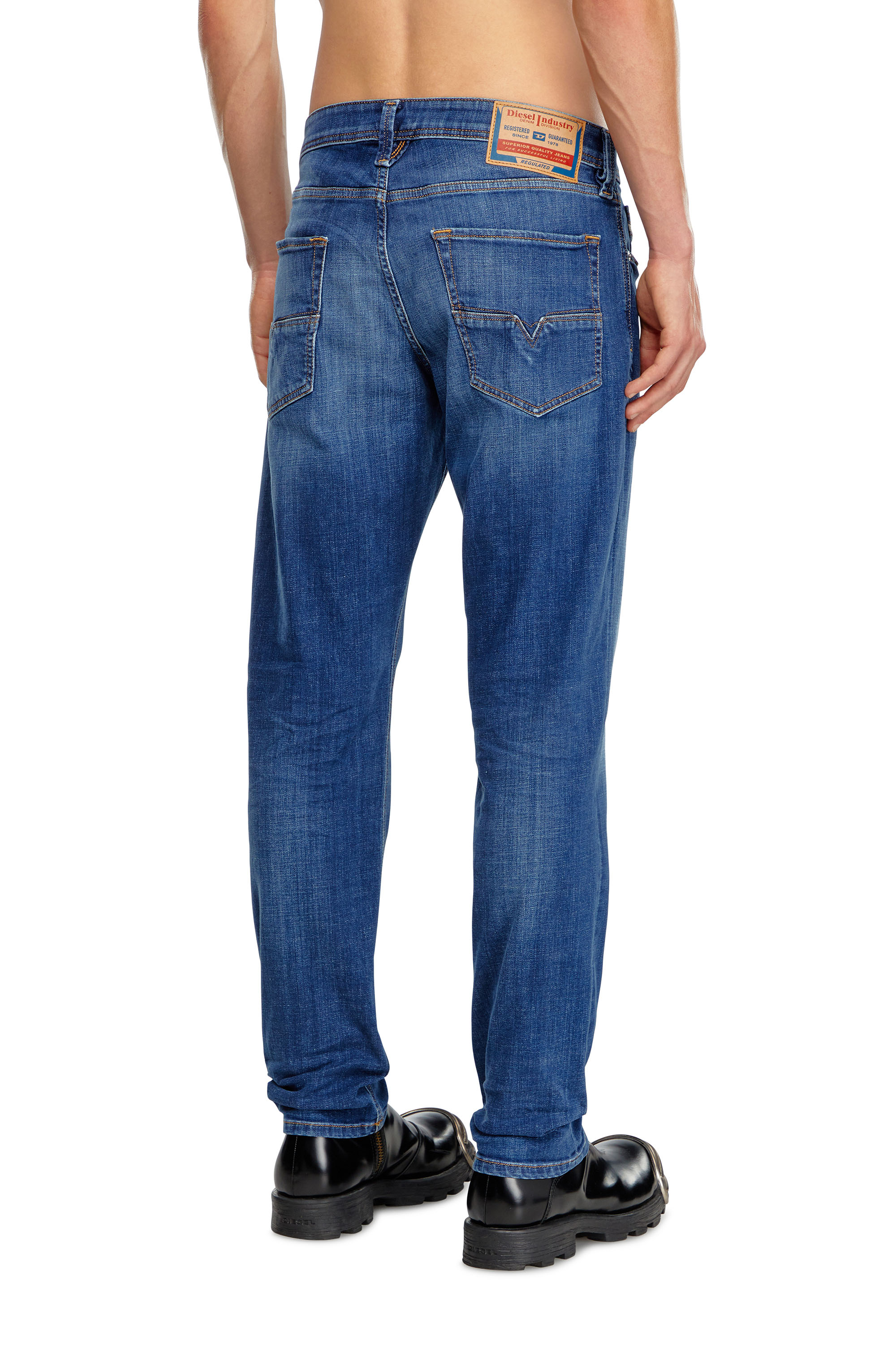 Diesel - Man's Regular Jeans 1986 Larkee-Beex 09K04, Medium blue - 4