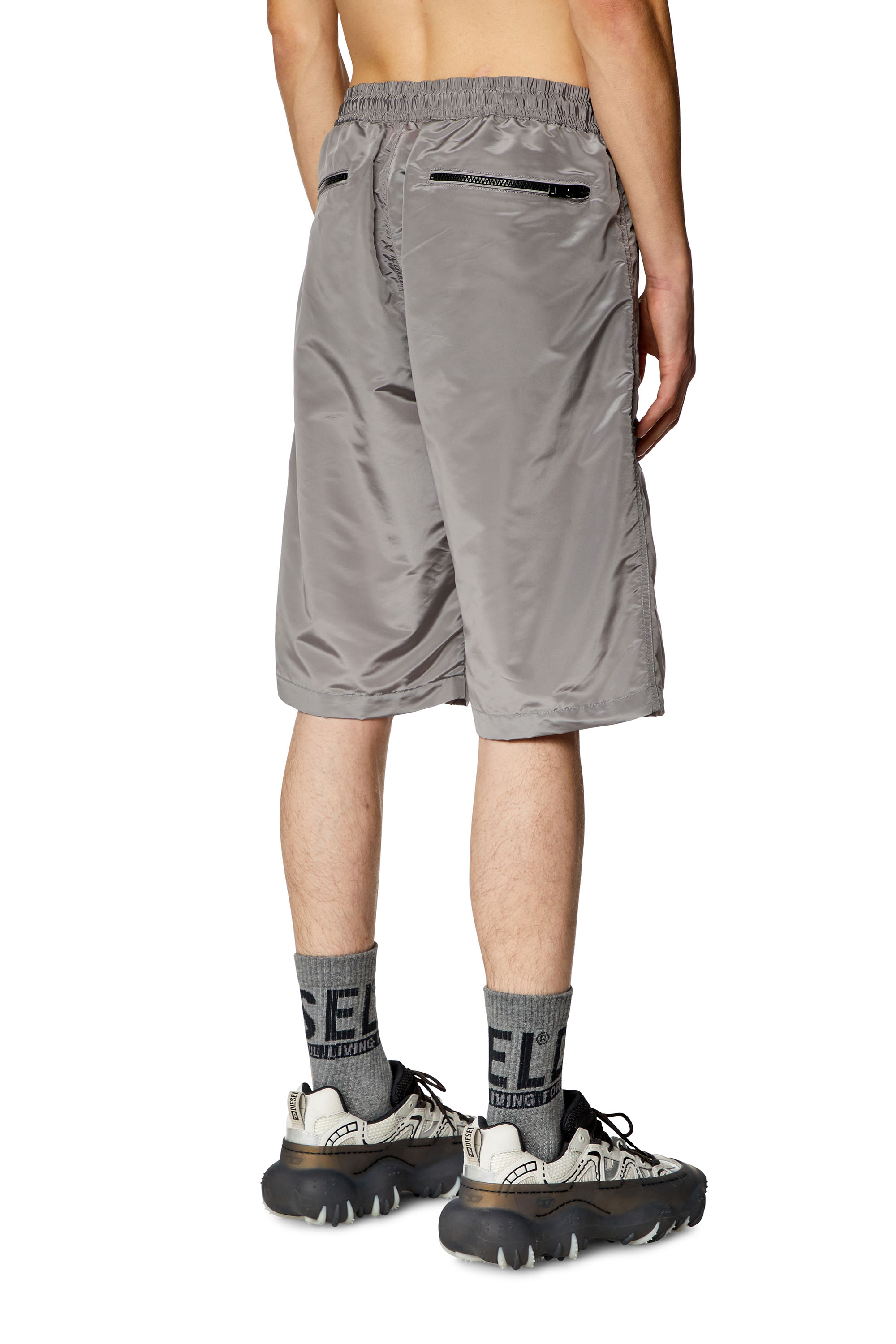 Diesel - P-MCKELL-SHORT, Herren Cargoshorts aus Ciré-Nylon in Grau - Image 4