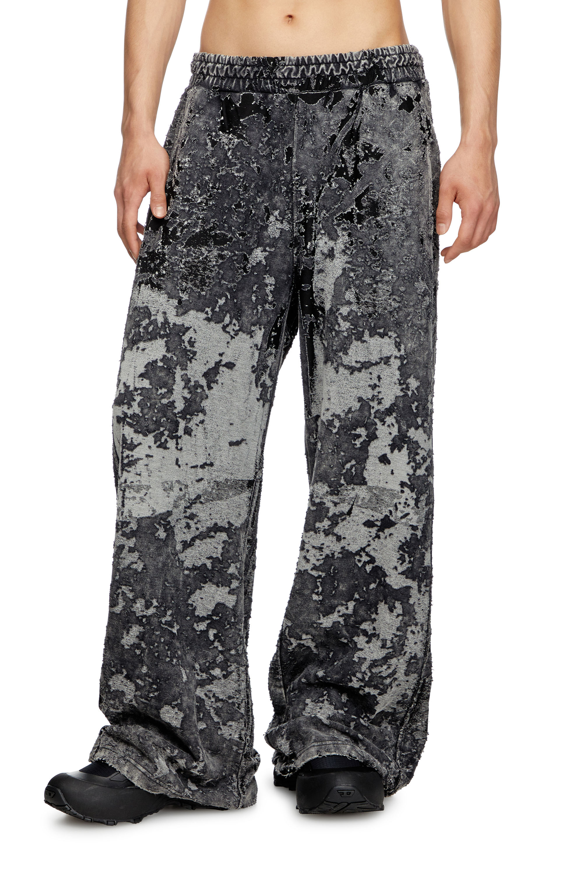 Diesel - P-MARTIS-SHOW, Herren Devoré-Trackhose mit Camouflage-Effekt in Schwarz - 1