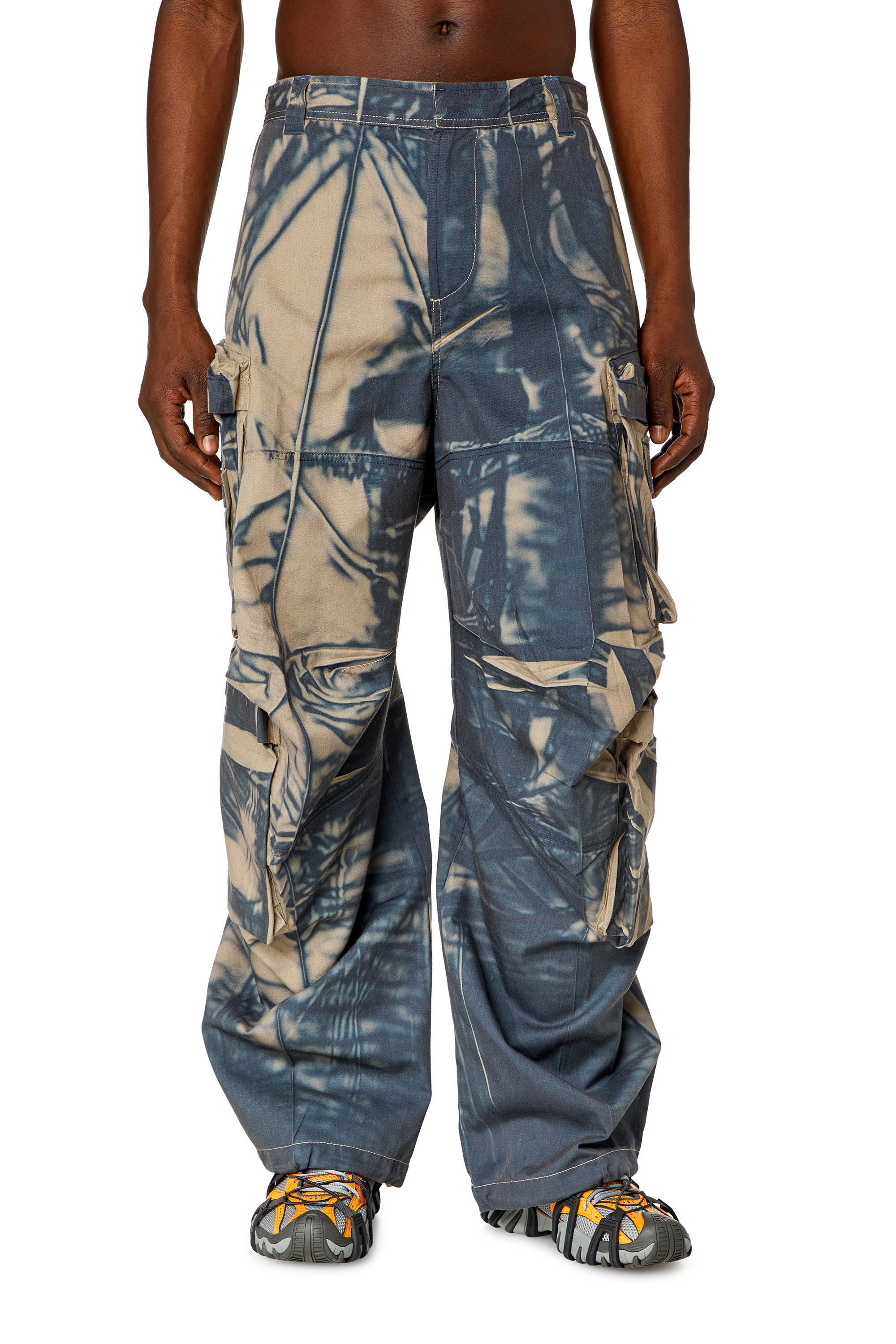 Diesel - P-HUGH, Herren Cargo-Hose mit Knitter-Effekt-Print in Bunt - Image 1