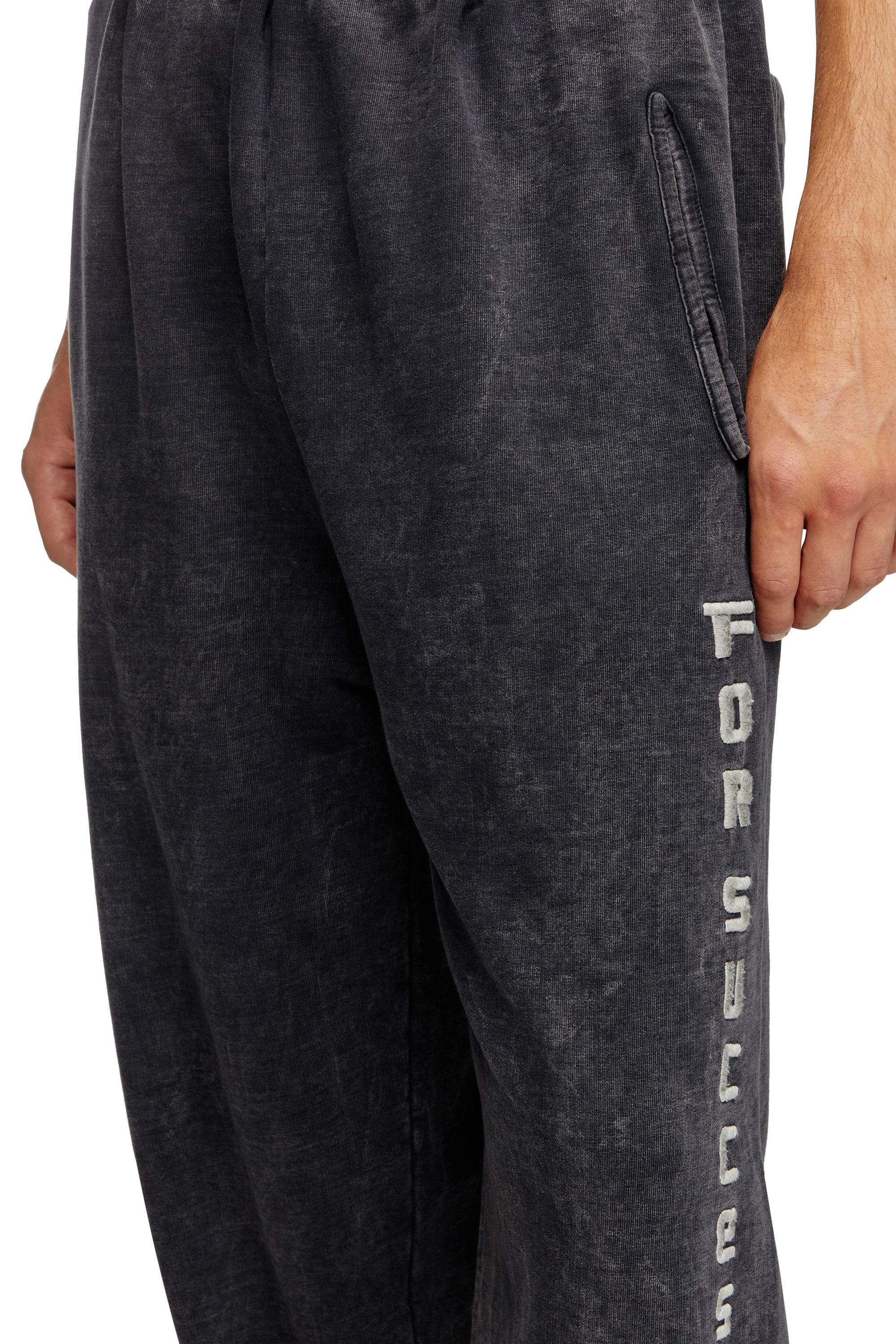 Diesel - P-LUIS, Herren Trackhose mit Denim-Effekt in Schwarz - 5