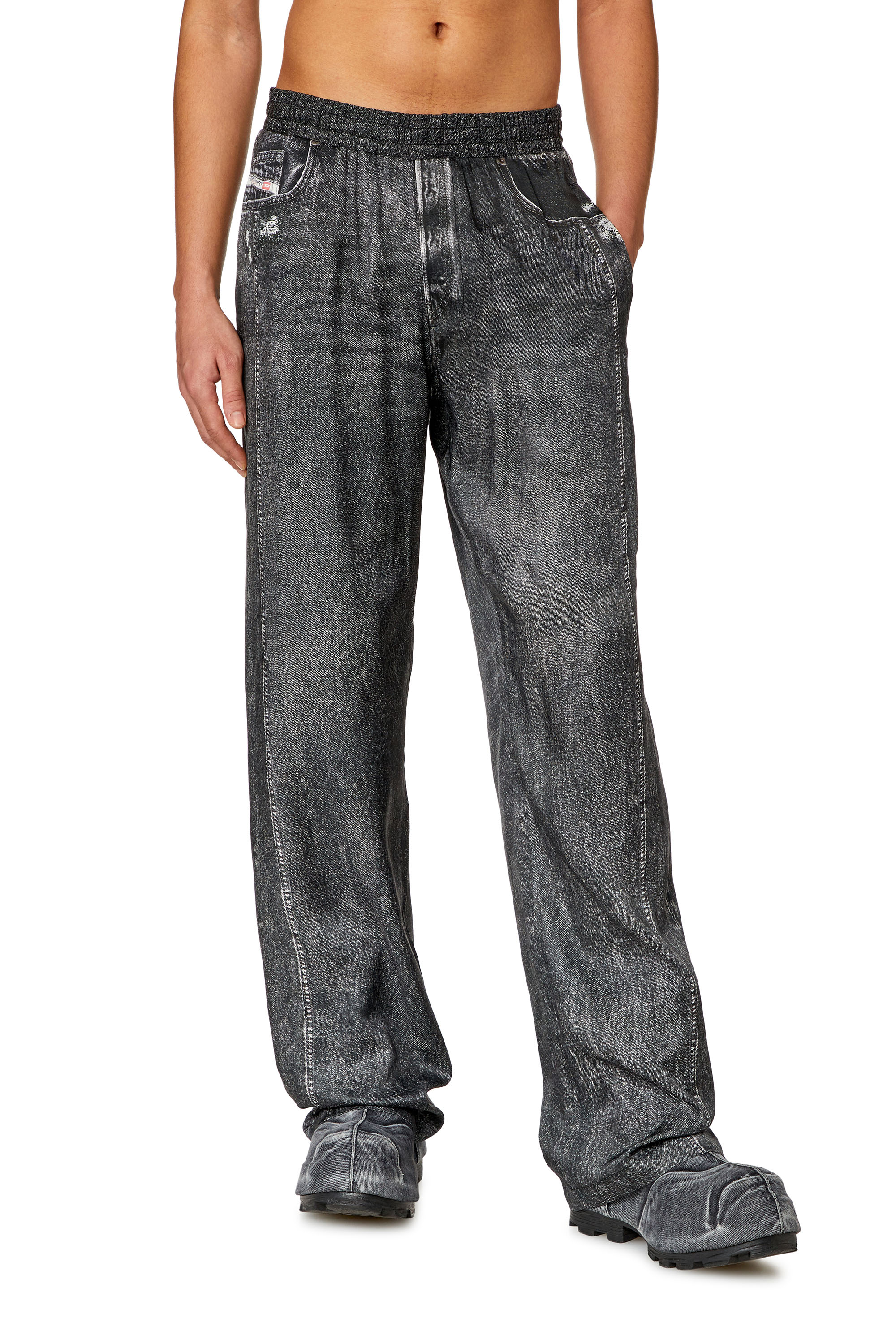 Diesel - P-ALSTON, Herren Trackhose mit Denim-Print in Schwarz - Image 1