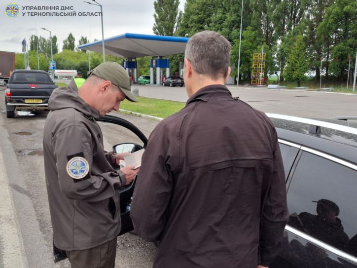 Операція «Мігрант»: на Тернопільщині міграційники провели тест-драйв мобільної станції та Starlink (фото)