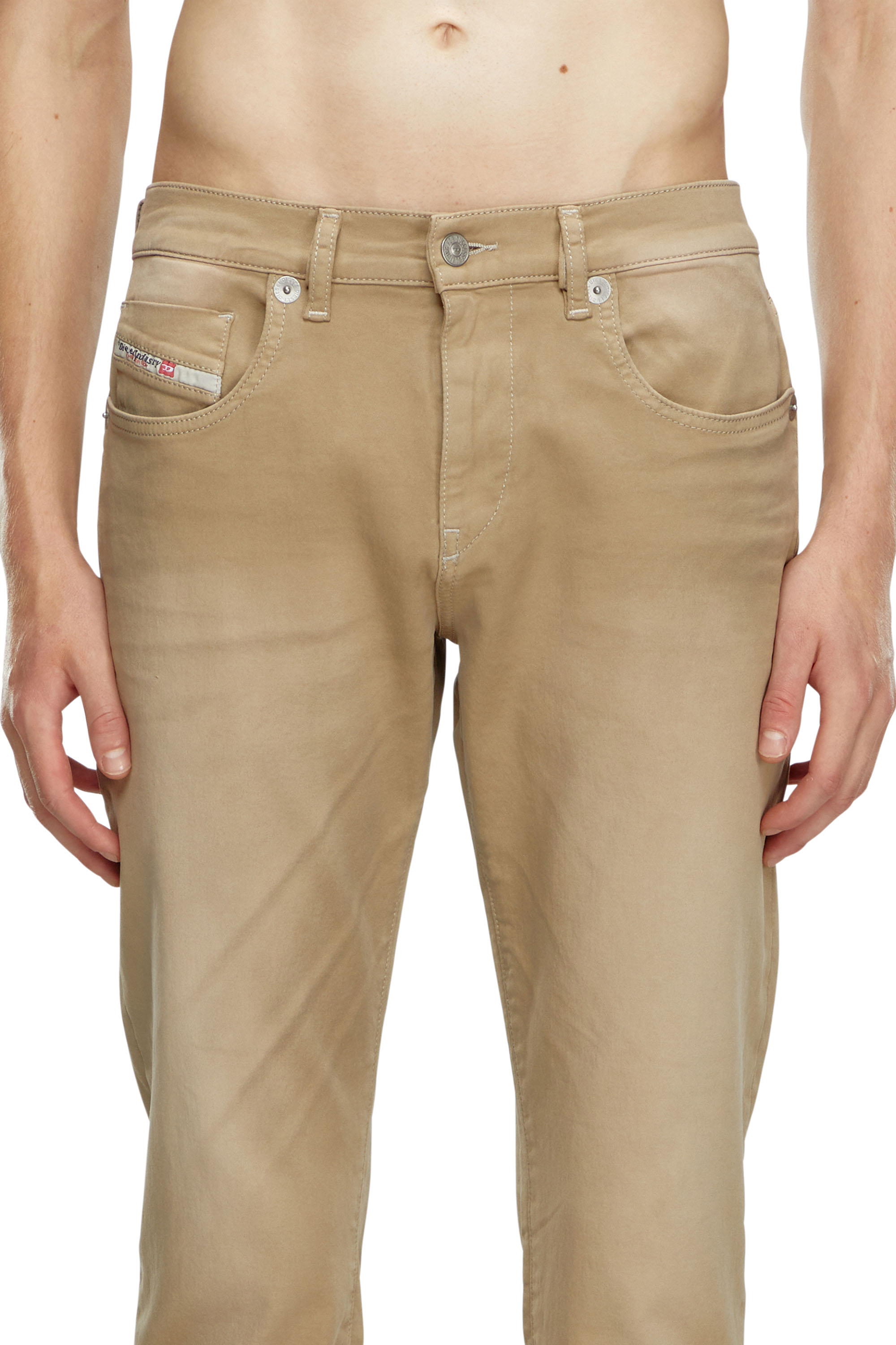 Diesel - Man's Slim 2060 D-Strukt Joggjeans® 0670M, Beige - 5