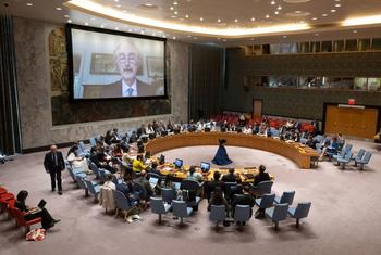 Geir Pedersen (on screen), Special Envoy of the Secretary-General for Syria, briefs the UN Security Council meeting on the situation in the country.