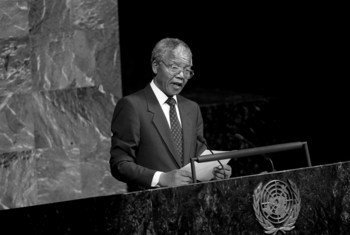 Nelson Mandela addresses the the Special Committee Against Apartheid in the General Assembly Hall at UN Headquarters in New York in June 1990. (file)