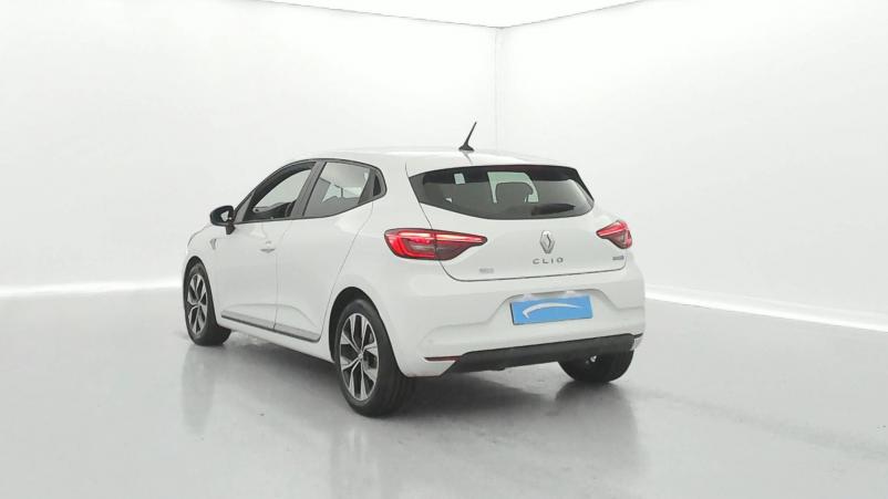 Vente en ligne Renault Clio 5 Clio E-Tech 140 - 21N au prix de 17 590 €