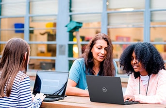 girls outside-la5400 chromebook