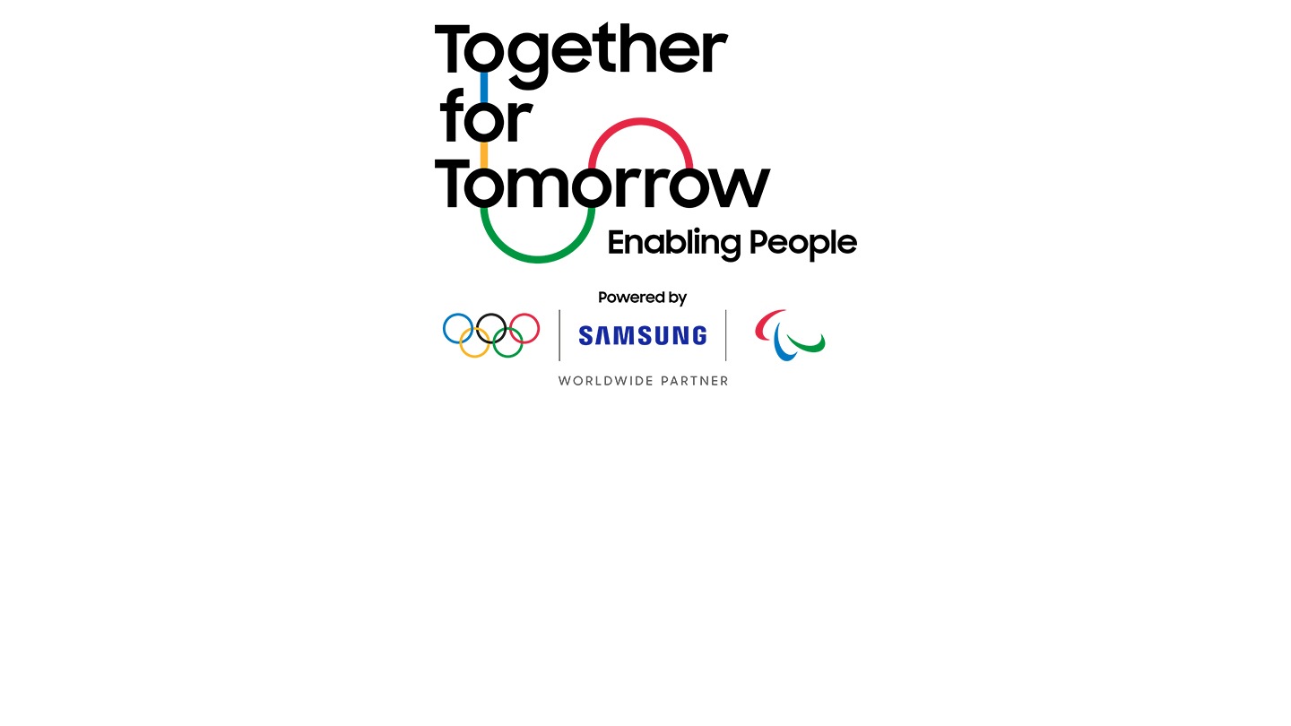 Der Text „Together for Tomorrow Enabling People“ wird durch Linien in den anderen vier Farben der Olympischen Rings verbunden. Darunter steht der Text „Powered by“, gefolgt von den Olympischen Ringen, dem Samsung-Logo und dem Agitos-Logo. Darunter steht: „WELTWEITE PARTNER“.