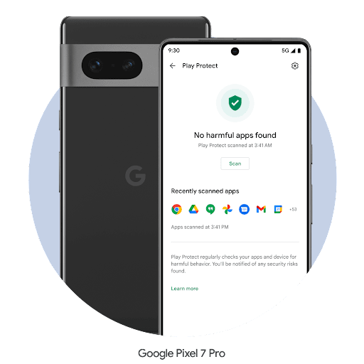 Android 手机屏幕上显示着 Google Play 保护机制处于开启状态。一个发光的绿色盾牌上有一个对勾图标，屏幕上显示着“未发现有害应用”的消息，提醒用户所用的手机是安全的。