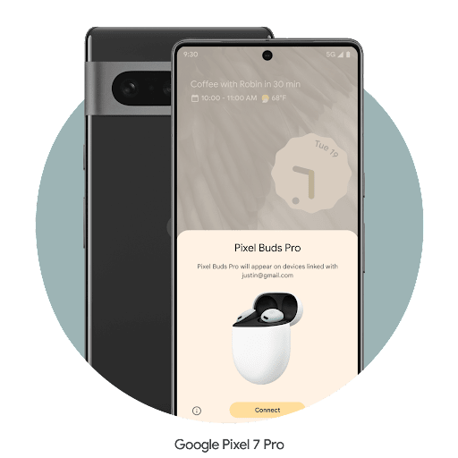 Pixel 7 Pro 手机正在与某款 Android 入耳式耳机配对。旁边是处于闭合状态、展示后置摄像头的手机背面。