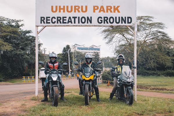 Mujeres motociclistas en Kenia