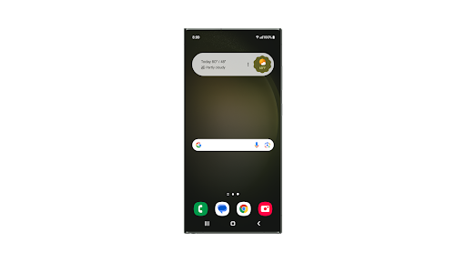 Sulla schermata Home di uno smartphone Android il widget Riepilogo dell'assistente mostra il meteo attuale e le informazioni sul volo da prendere.