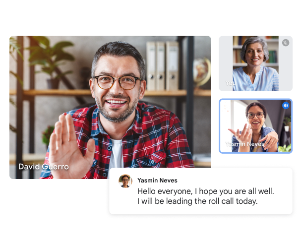 Google Meet ‑videopuhelussa on kolme osallistujaa, ja näytöllä näkyy reaaliaikainen transkriptio "Hello, everyone, I hope you are all well. I will be leading the roll call today." (Hei kaikki, toivottavasti voitte hyvin. Johdan puhelua tänään.) 
