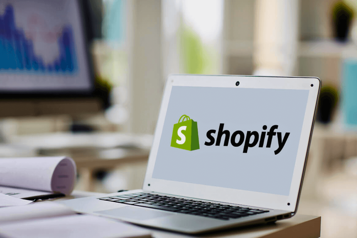 15 лучших платформ для дропшиппинга в 2024 году - Shopify: популярная и простая в использовании, с обширными возможностями