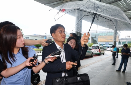 Driver behind deadly car crash in downtown Seoul undergoes 2nd round of police questioning