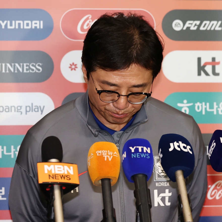 After bitter defeat, S. Korean soccer coach blames himself, calls for overhaul