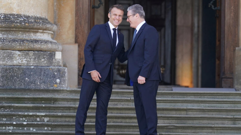 British Prime Minister Keir Starmer welcomes French President Emmanuel Macron to the European Political Community summit at Blenheim Palace, UK, July 18, 2024.