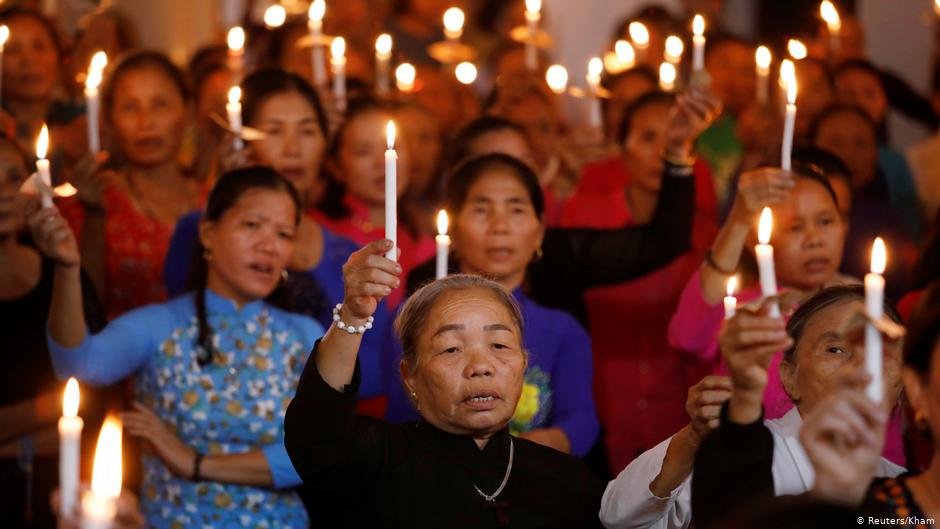 From file: People in Vietnam's Nghe An province attend a mass prayer for the 39 migrants found dead in the back of a truck near London, UK,sou | Photo: Reuters/Kham