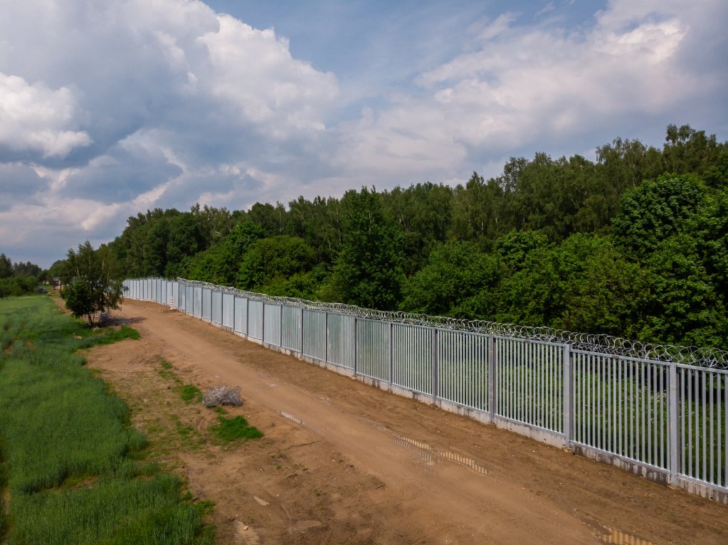 From file: An aerial view shows the border wall at the Polish-Belarusian border, in north-eastern Poland on June 8, 202 | Photo: Wojtek Radwanski 