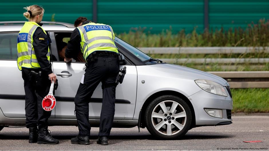 From file: German officials conducting checks at the French border during the Olympic Games in Paris | Photo: Christoph Hardt/Panama Pictures/IMAGO