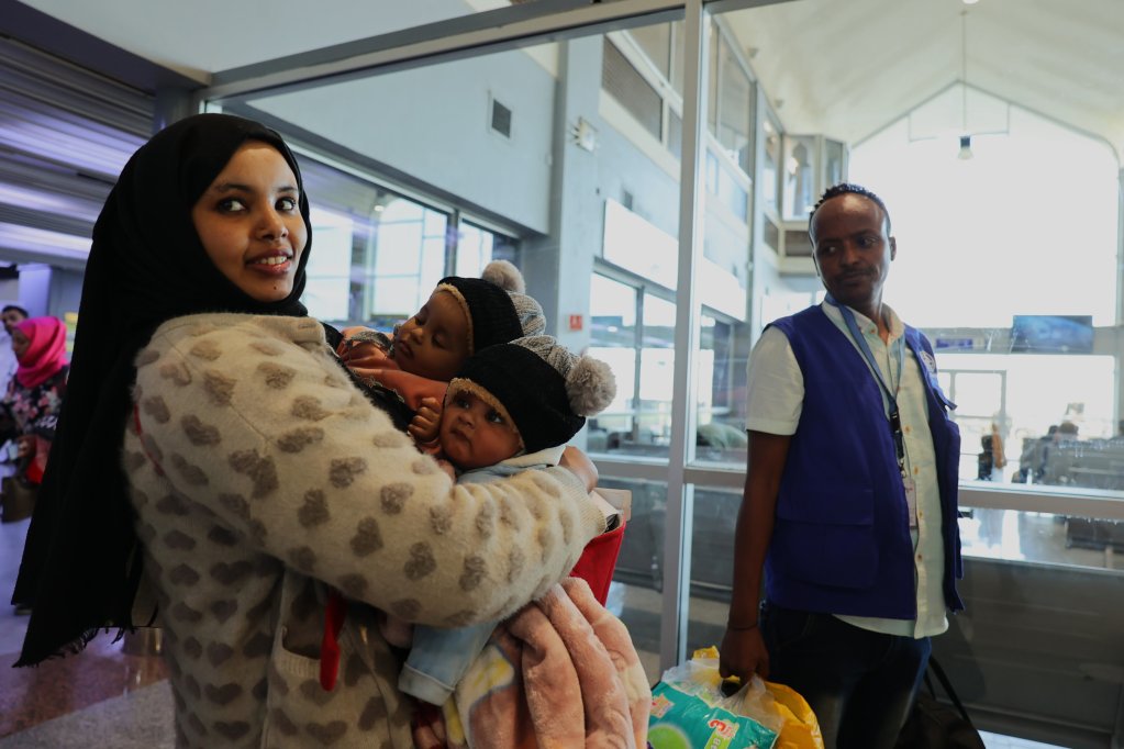 Hayat and her twins finally heading back to Ethiopia following a long wait in Yemen. | Photo: IOM/MAJED MOHAMMED